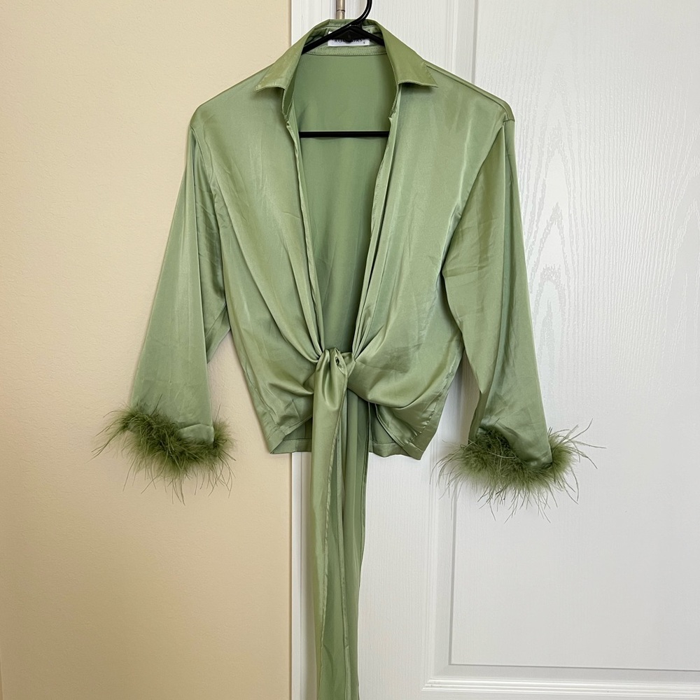 Flirty feather top by Rumored (fka Rumors) in mint green, size small